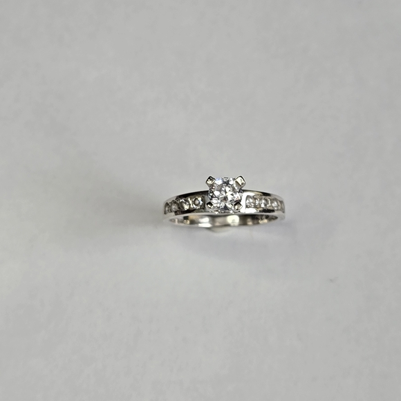 Stunning Sterling Silver Promise Ring - Picture 4 of 10